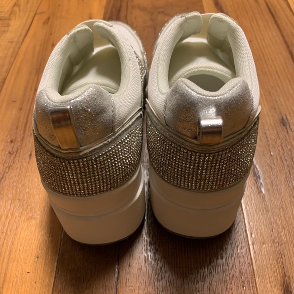 INC International Concepts Women’s White and Silver Sneakers Size 8.5 NWOT - Picture 3 of 7